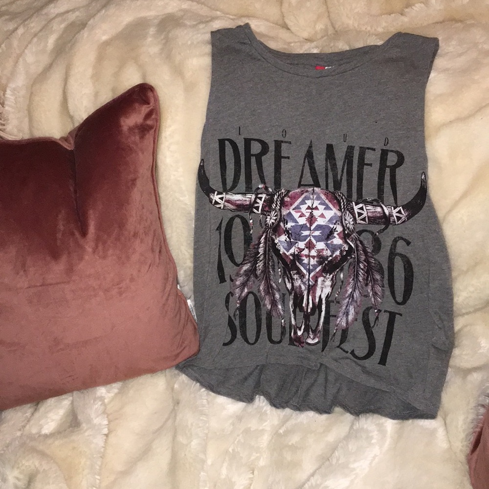 Trendy graphic cutoff